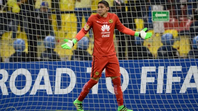 González lamentando una anotación en el Azteca