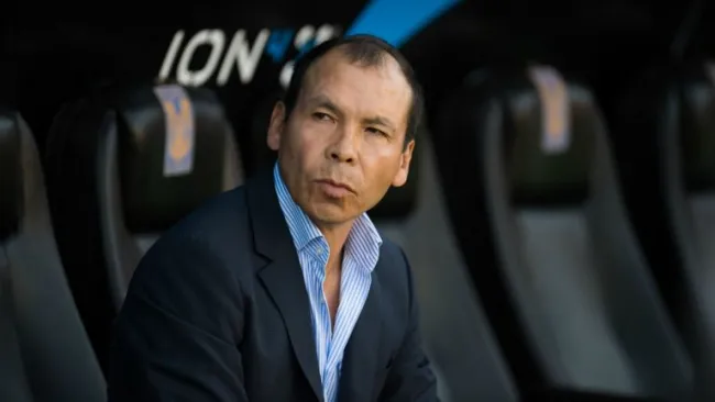 Profe Cruz antes de un partido de Dorados