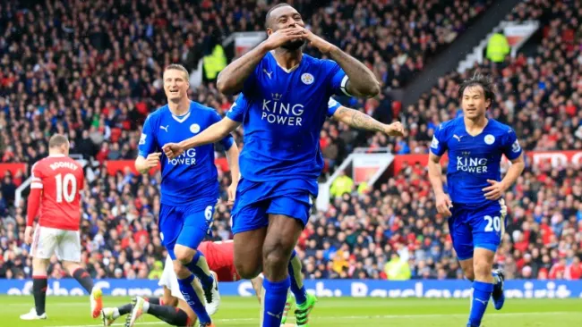 Jugadores del Leicester festejando una victoria de Premier