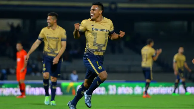 Javier Cortés celebra gol contra Monarcas