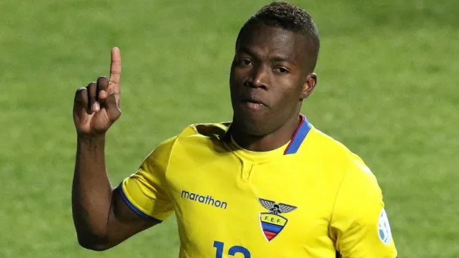 Enner Valencia festeja con la selección de Ecuador
