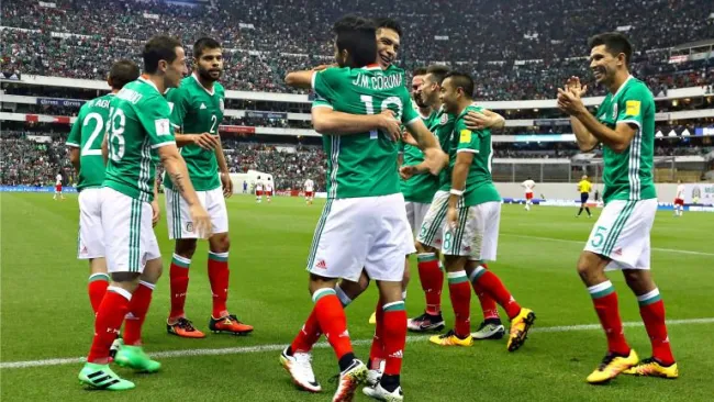 Jugadores celebran durante el juego contra Canadá en las eliminatorias rumbo a Rusia 2018