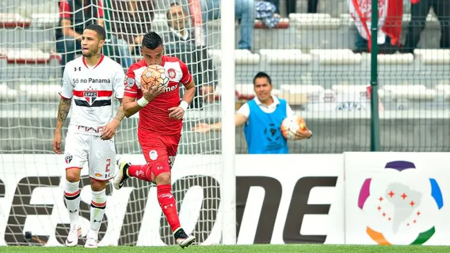 Uribe, en el festejo de gol frente al Sao Paulo