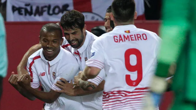 La celebración de uno de los goles de Sevilla