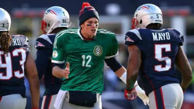 Tom Brady con la playera de la Selección Mexicana