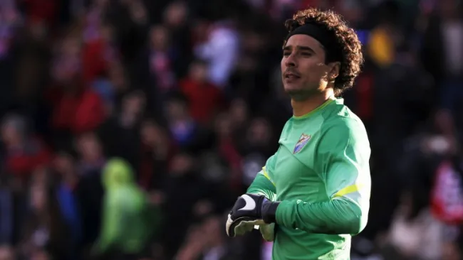 Guillermo Ochoa durante un partido del Málaga