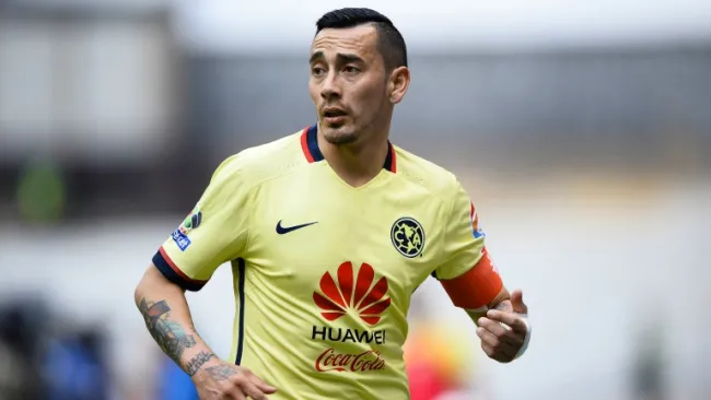 Sambueza durante un partido del América