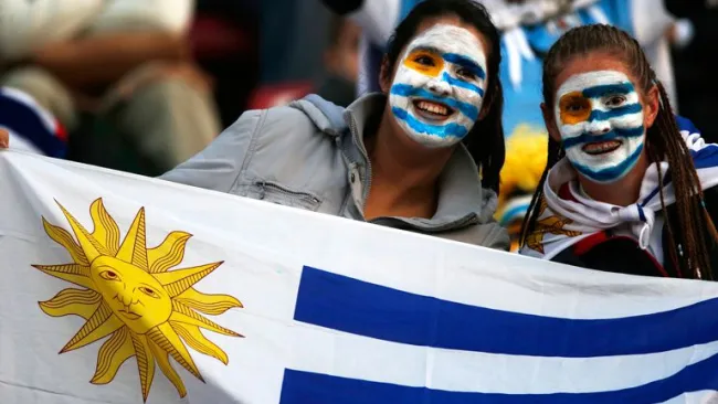 Aficionadas de Uruguay muestra apoyo en Copa América 2015