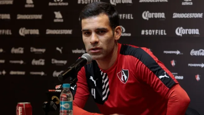 Rafa Márquez en conferencia de prensa del Atlas