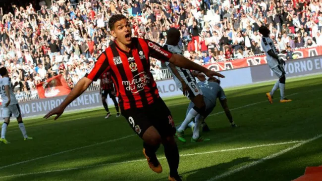 Hatem Ben Arfa festjea una anotación con Nice