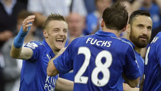 Vardy festeja una anotación con Fuchs
