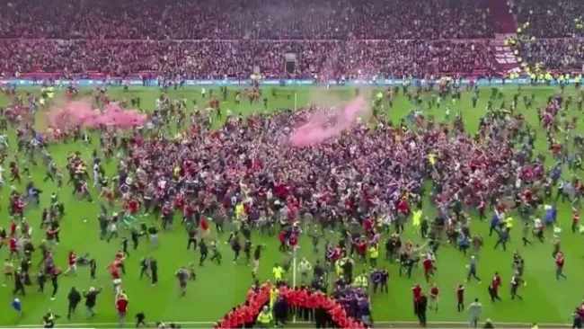Aficionados del Middlesbrough invaden la cancha