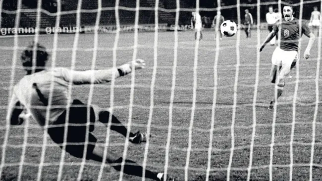 Momento en que Panenka cobró el mítico penalti