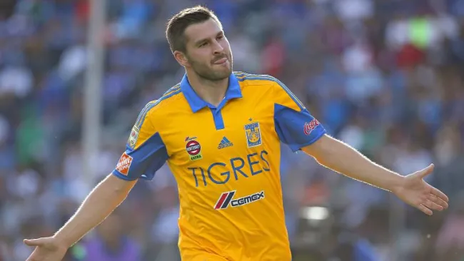 André-Pierre Gignac festeja un gol con Tigres