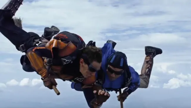 Paracaidistas juegan al Quidditch