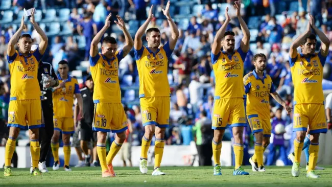 André-Pierre Gignac celebra una anotación con Tigres