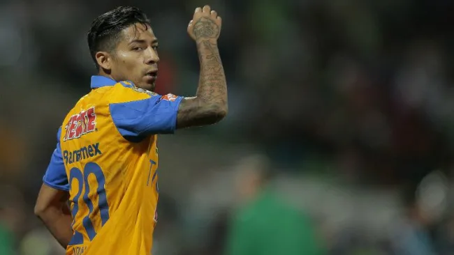 Javier Aquino festeja en partido de Tigres