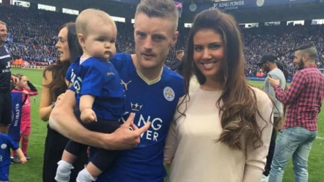 Vardy, en compañía de su prometida