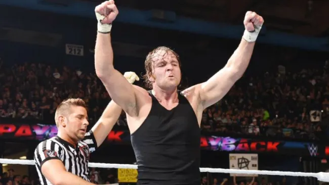 Dean Ambrose festeja un triunfo