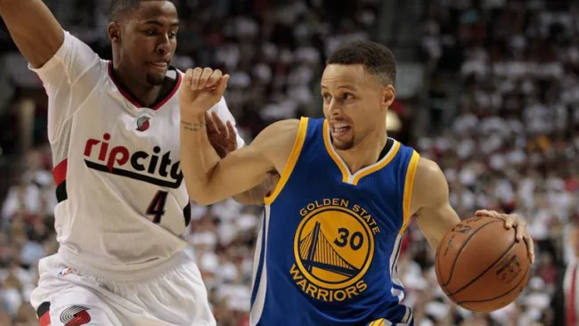 Stephen Curry sufre la marca de un rival