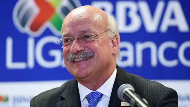 Enrique Bonilla en una conferencia de prensa