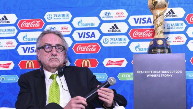 Decio durante el Congreso FIFA en México