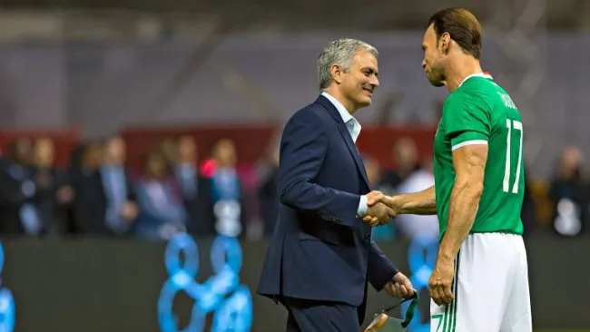 Mourinho se saluda con Zague