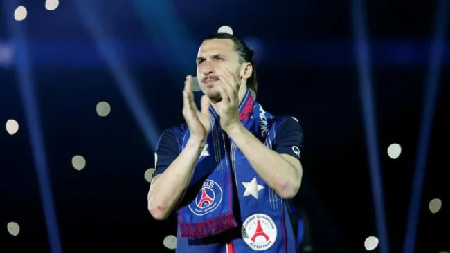 Zlatan antes de la premiación de campeón