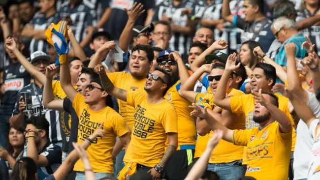 Aficionados de Tigres apoyan a su equipo