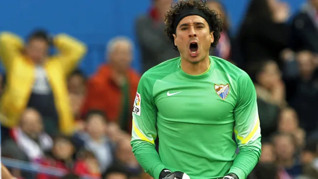 Guillermo Ochoa grita un gol con el Málaga