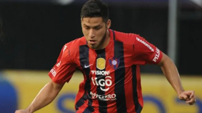 Bruno valdez en un partido del Cerro Porteño