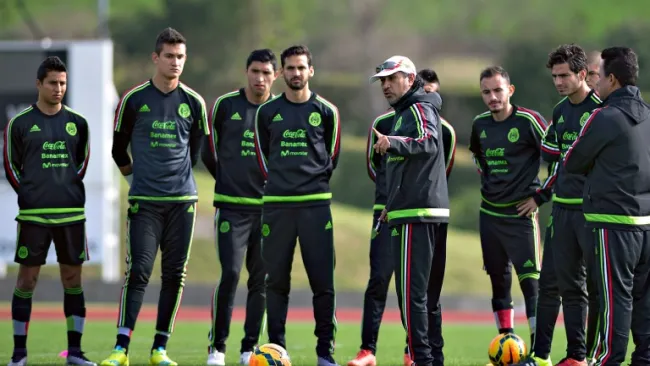 El Potro Gutiérrez dando indicaciones a sus pupilos del Tri Sub 23