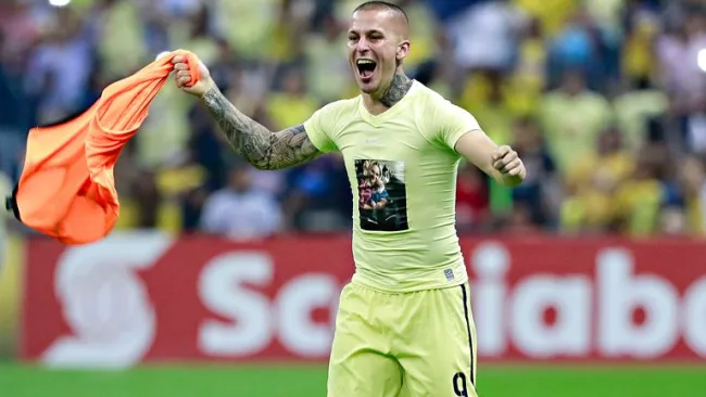 Benedetto celebra tras el título de América en Concachampions