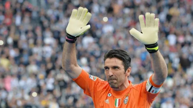 Gianluigi Buffon celebra el Campeonato de la Juventus en la Serie A