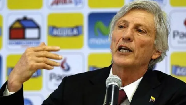 José Néstor Pékerman en un rueda de prensa