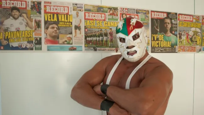 Dr. Wagner Jr. posa con las portadas de RÉCORD