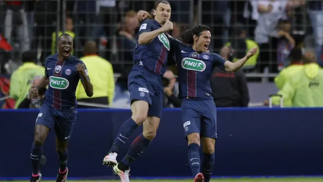 Zlatan y Cavani, festejando un tanto del sueco