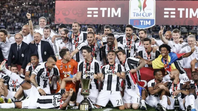 Los jugadores de la Juventus celebrando el título