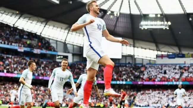 Harry Kane festeja su gol contra la selección de Turquía