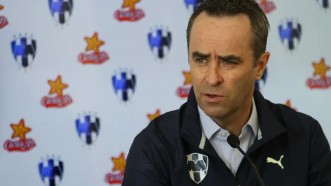 Salvador en conferencia de prensa de Rayados