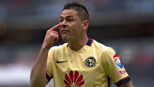 Pablo Aguilar en un partido del América