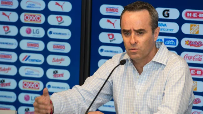 Luis Miguel Salvador da conferencia de prensa