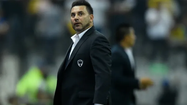 Antonio Mohamed en un partido con Rayados