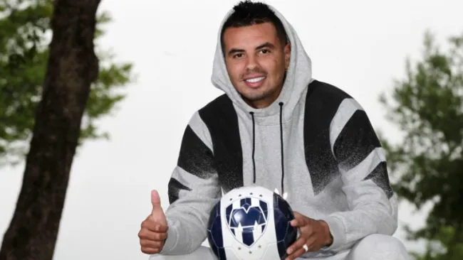 Edwin Cardona posa para la cámara de RÉCORD