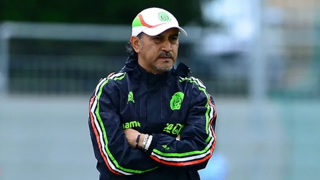 El Potro observa un entrenamiento del Tri