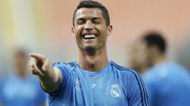 Ronaldo sonríe en práctica del Real Madrid