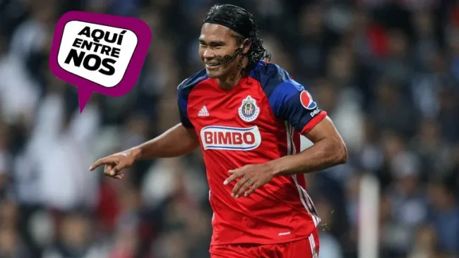 Carlos Peña festeja un gol con el Guadalajara