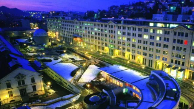 Postal nocturna del Centre Des Congrès de Saint-Etienne