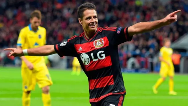 Chicharito celebra gol en UCL