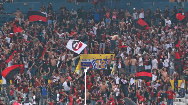 Afición del Atlas en el Estadio Jalisco